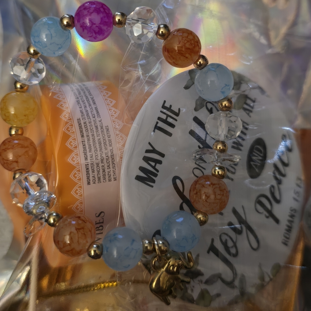 #0039 NEW 6 Pc BEAUTY BUNDLE: Gold Eye Mask,Body Butter, Bracelet & MORE - Picture 6 of 12